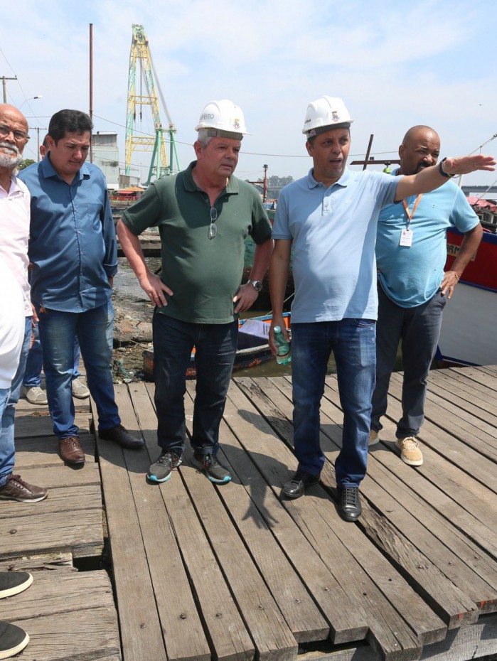 O prefeito de Niterói, Axel Grael, vistoriou o canteiro de obras, que inclui o novo deck.