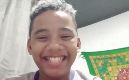 Menino de 13 anos desaparece após sair de casa na Baixada  Fluminense