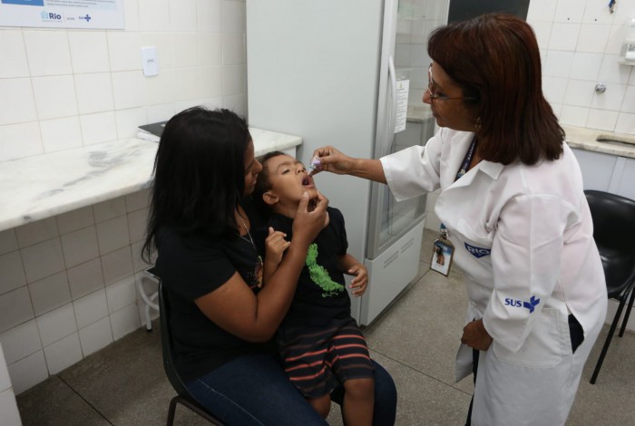 Patricia Pereira levou o filho Lucas, de 4 anos, para se vacinar contra a poliomielite