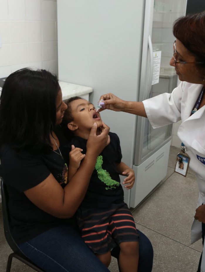 Patricia Pereira levou o filho Lucas, de 4 anos, para se vacinar contra a poliomielite
