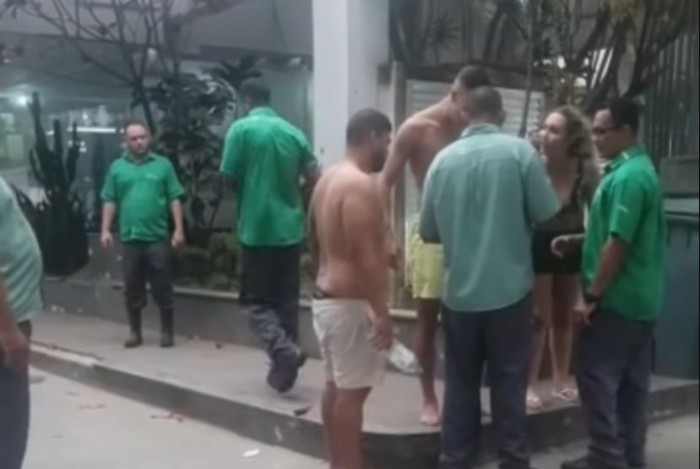 Marido de vítima pressiona frentista para mostrar celular