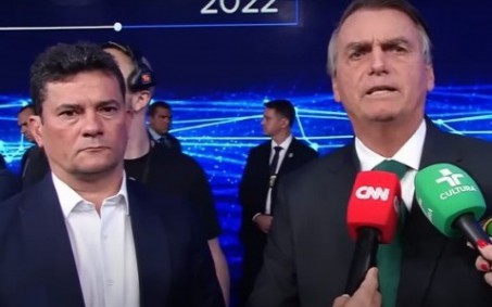 Sérgio Moro acompanha Bolsonaro no debate da Band