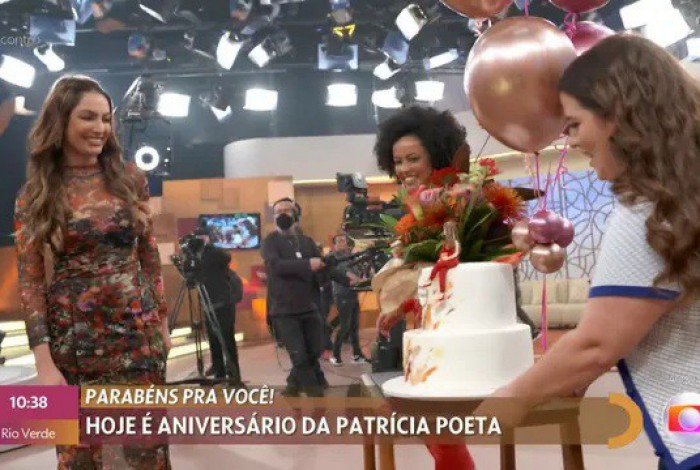 Patrícia Poeta celebra a chegada dos 46 anos no palco do 'Encontro'