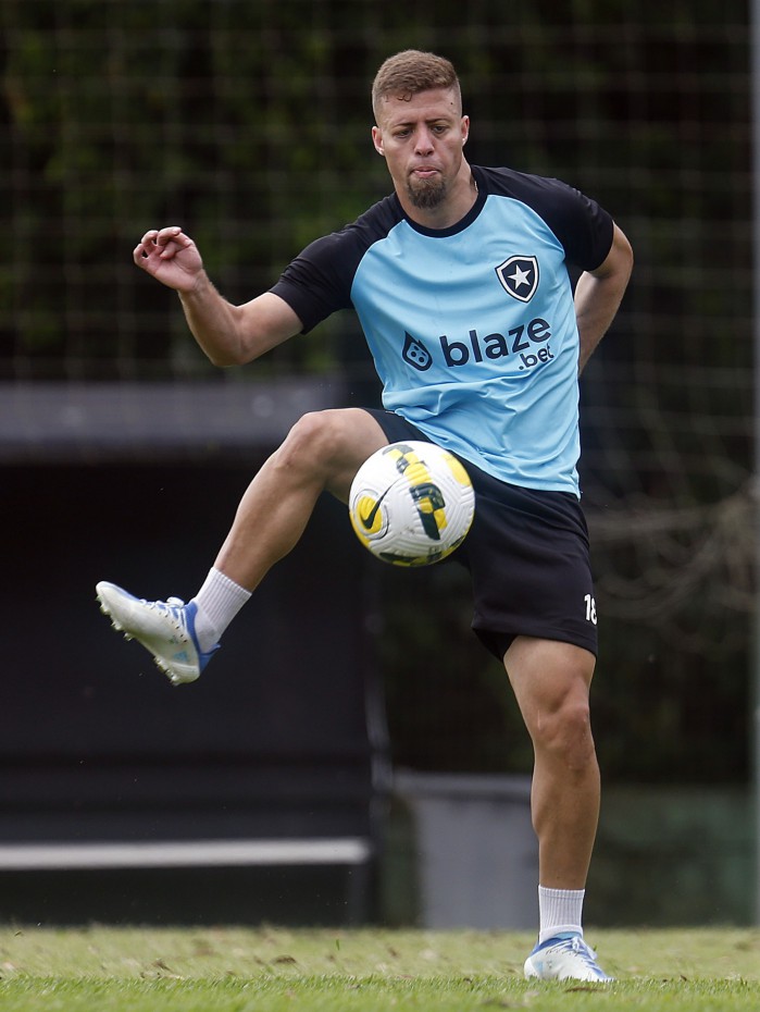 Lucas Fernandes.Treino do Botafogo no CT do Figueirense. 07 de Outubro de 2022, Florianopolis, SC, Brasil. Foto: Vitor Silva/Botafogo. 
Imagem protegida pela Lei do Direito Autoral Nº 9.610, DE 19 DE FEVEREIRO DE 1998. Sendo proibido qualquer uso comercial, remunerado e manipulacao/alteracao da obra.
