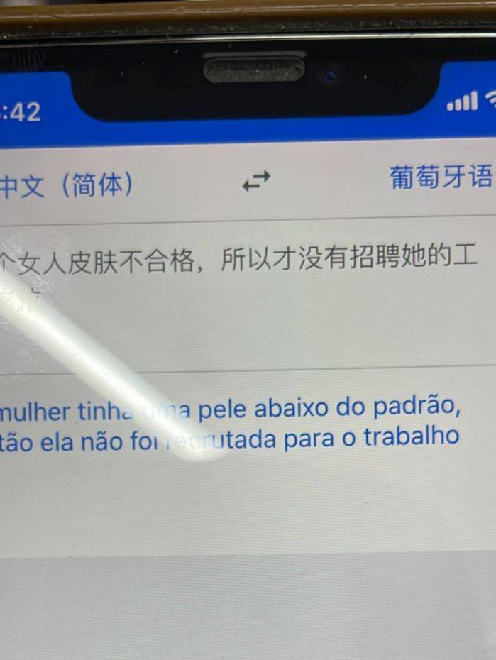 Ap&oacute;s ser questionados por policiais, ele traduziu a frase racista no Google Tradutor 
