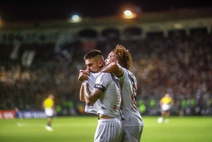 Gabriel Pec e Figueiredo deram as assistências para os gols da virada do Cruzmaltino, em São Januário