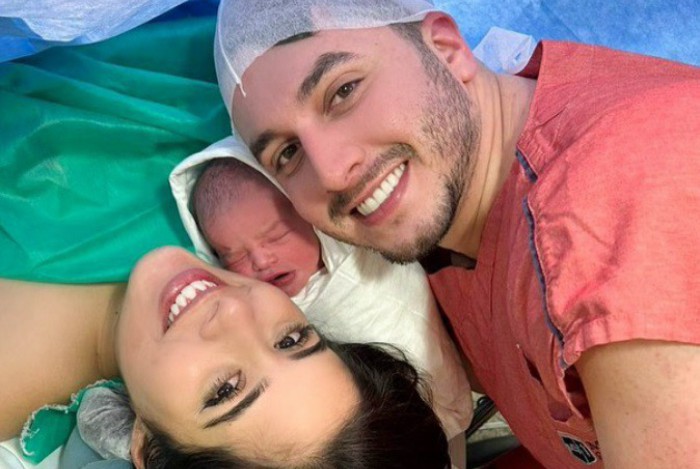Jonas Esticado e Bruna Hazin anunciam o nascimento do filho
