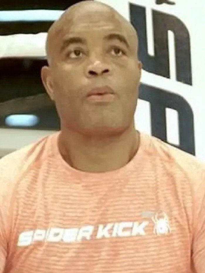 Anderson Silva vai enfrentar Jake Paul neste sábado (29)