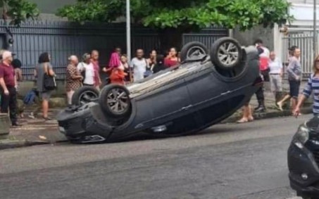 Carro capota e deixa mulher ferida em Bangu