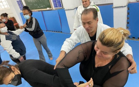 Projeto ensina defesa pessoal para mulheres e busca apoio; confira