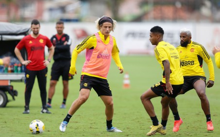 Flamengo irá propor renovação de contrato a David Luiz