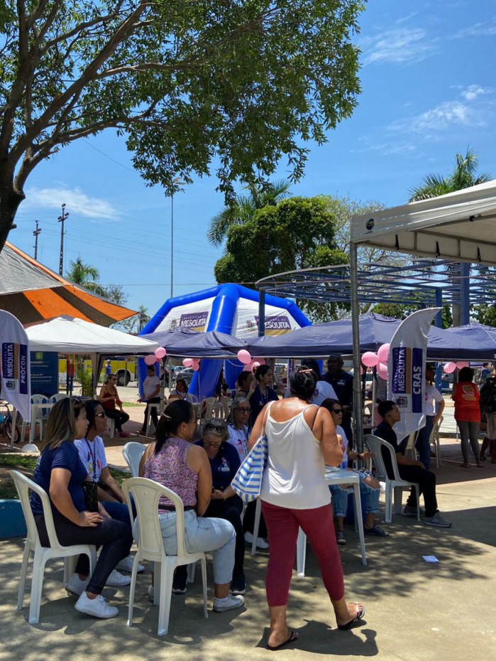 Praça Darcy Ribeiro teve serviços gratuitos de beleza, lazer, social e de saúde