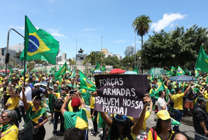 Bolsonaristas estiveram novamente no Centro do Rio para pedir intervenção federal das Forças Armadas, após derrota de Jair Bolsonaro (PL)