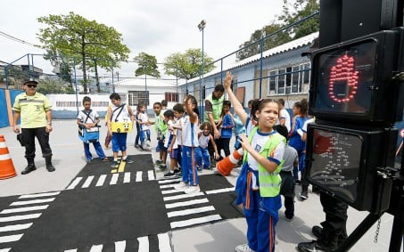 Projeto conscientiza alunos de Nova Iguaçu sobre as Leis de trânsito