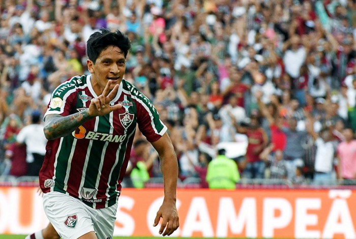 Cano marcou três vezes contra o São Paulo e chegou a 42 gols na temporada
