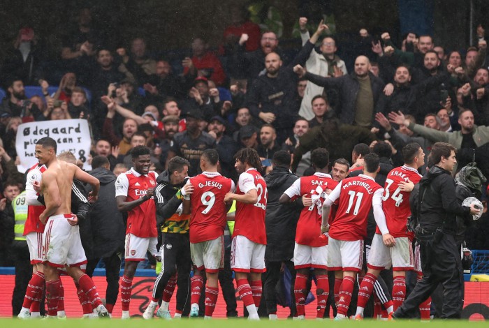 Arsenal venceu o Chelsea em Stamford Bridge e segue na liderança da Premier League