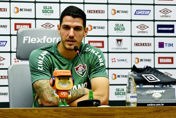 Nino, zagueiro do Fluminense, durante entrevista