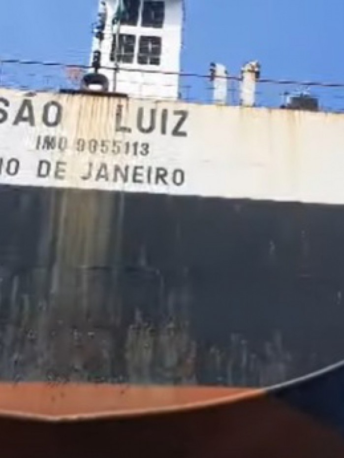 Navio graneleiro São Luiz está na Baía de Guanabara desde abril de 2016