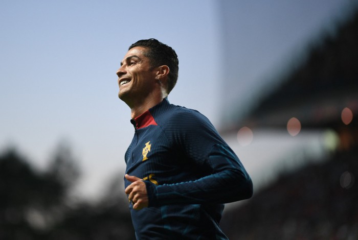 Cristiano Ronaldo está livre no mercado após rescindir com o Manchester United