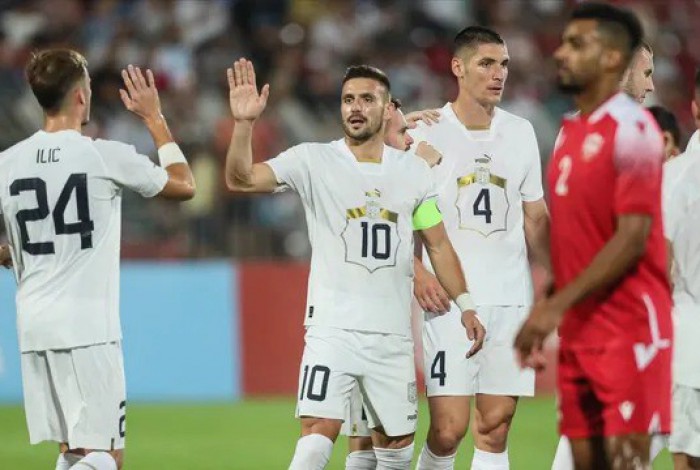 Dusan Tadic marcou dois gols na vitória da Sérvia contra o Bahrein por 5 a 1