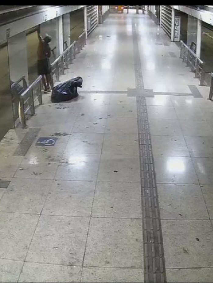 A&Atilde;&sect;&Atilde;&pound;o de suspeitos foi flagrada por c&Atilde;&cent;meras de seguran&Atilde;&sect;a das esta&Atilde;&sect;&Atilde;&micro;es