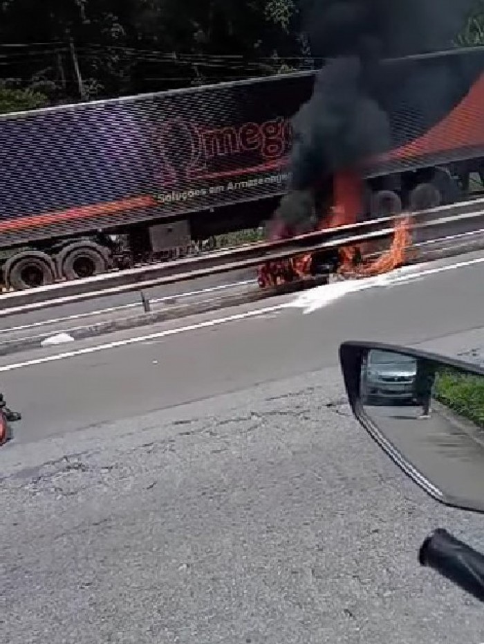 Acidente aconteceu na BR-040, na altura do bairro Feirinha, em Itaipava