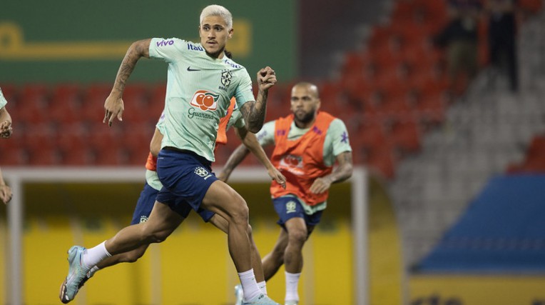 Richarlison se destaca entre os titulares da Seleção Brasileira como o 9 de  Tite