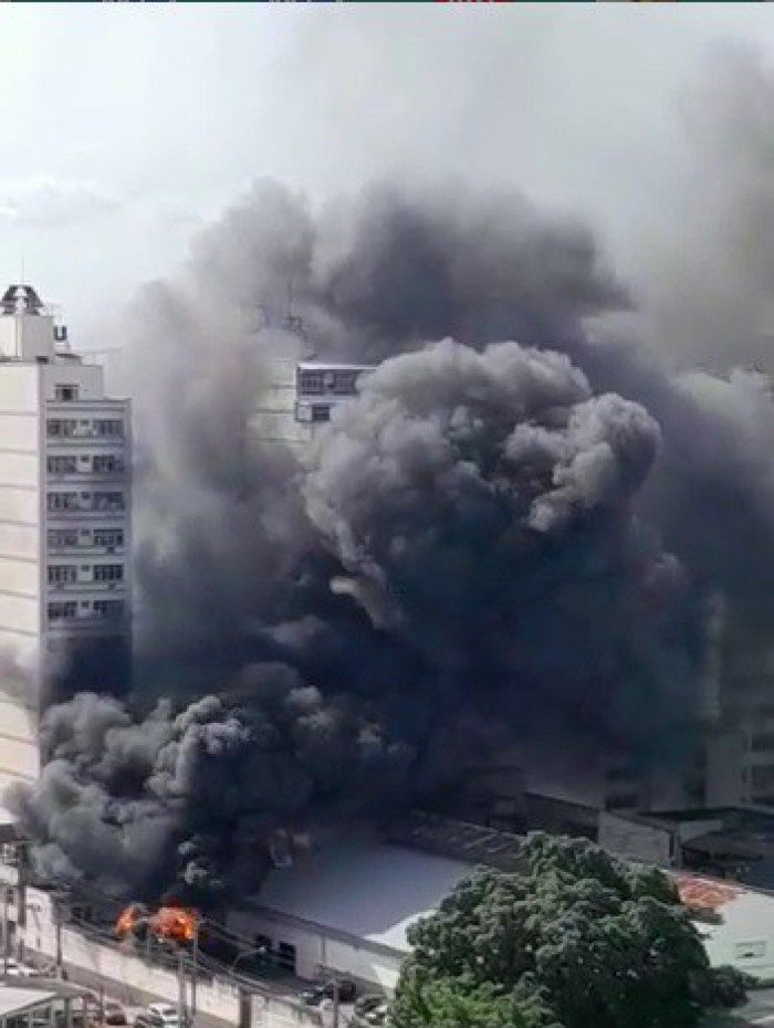 Igreja Universal, em Niter&oacute;i, pegou fogo nesta ter&ccedil;a-feira (22)