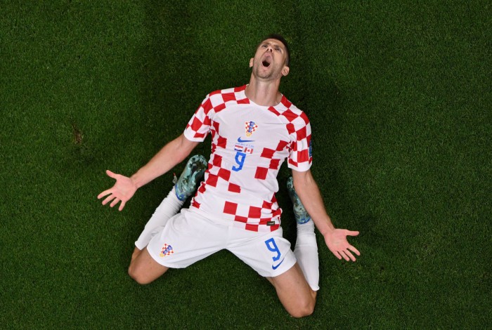 Kramaric, marcou 2 gols da Croácia (1º e 3º) 