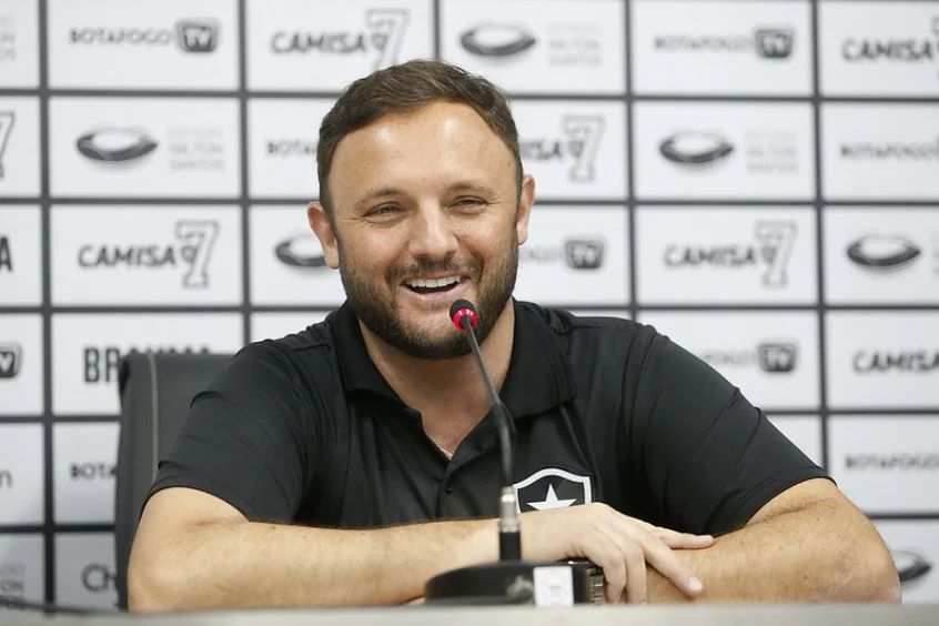 Contrato de jogador do Botafogo era v&aacute;lido apenas at&eacute; o fim de maio