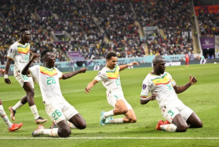 Koulibaly, número 3, marcou gol da vitória