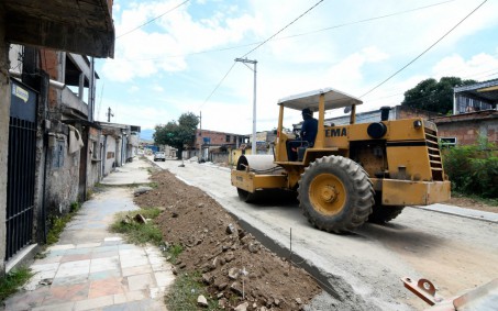 Prefeitura de Nova Iguaçu realiza obras em 32 bairros da cidade