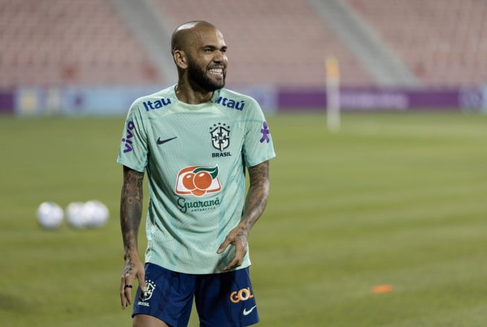 Treino oficial da Seleção Brasileira antes do jogo contra a Suíça. Daniel Alves e Vinícius Júnior.
