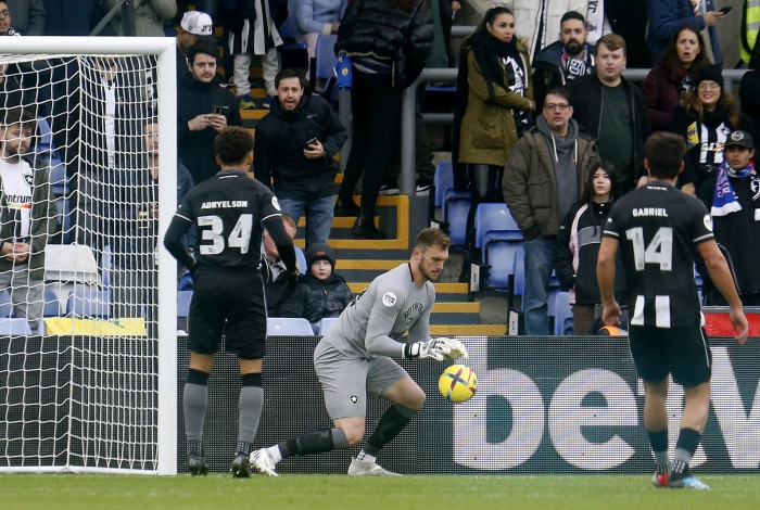 Perri. Crystal Palace x Botafogo, UK Tour no Estadio Selhurst Park. 03 de Dezembro de 2022, Londres, Inglaterra, Reino Unido. Foto: Vitor Silva/Botafogo. 
Imagem protegida pela Lei do Direito Autoral Nº 9.610, DE 19 DE FEVEREIRO DE 1998. Sendo proibido qualquer uso comercial, remunerado e manipulacao/alteracao da obra.
