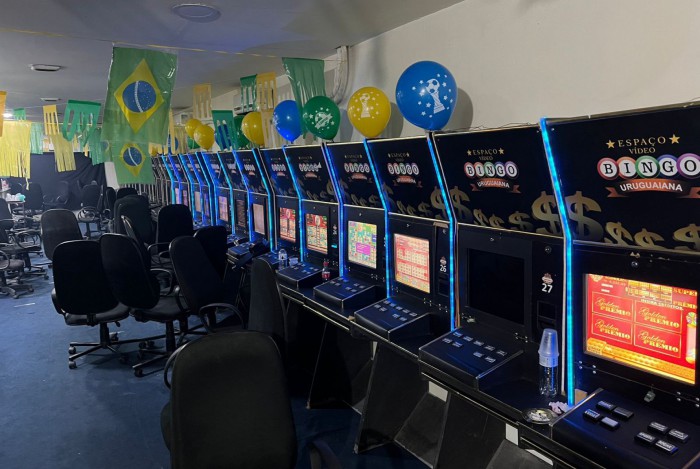 Polícia Militar estoura bingos clandestinos no Centro e Zona Norte do Rio e apreende 81 máquinas caça-níqueis