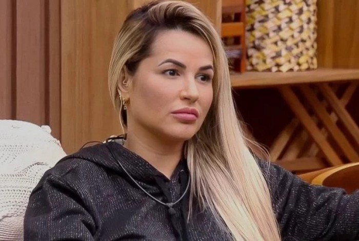 Deolane Bezerra manda indireta ap&oacute;s ser xingada pela filha de Naldo e Moranguinho