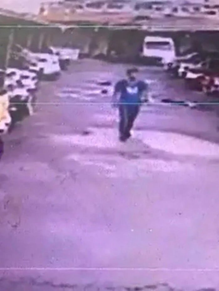 Mario Yang, de 46 anos, &eacute; flagrado saindo de supermercado onde carro foi encontrado com corpo de Daniele Lyra