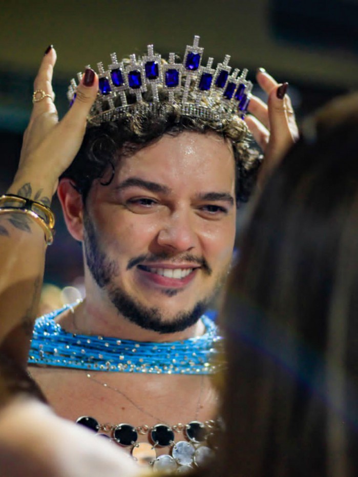 Juarez Souza é coroado como rei da bateria da Acadêmicos de Niterói