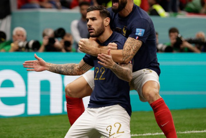 Lateral-esquerdo Theo Hernández
, França, marcou gol