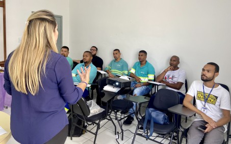 Funcionários de concessionária de água e esgoto de Nova Iguaçu participam de treinamento para aprimorar serviços na cidade