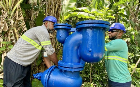 Concessionária repara válvula que desperdiçou um bilhão de litros de água em Nova Iguaçu