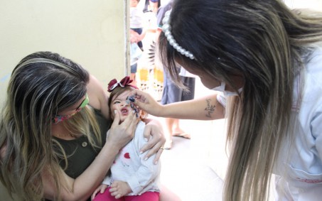 Nova Iguaçu inicia a vacinação contra covid-19 em crianças entre 6 meses e 2 anos