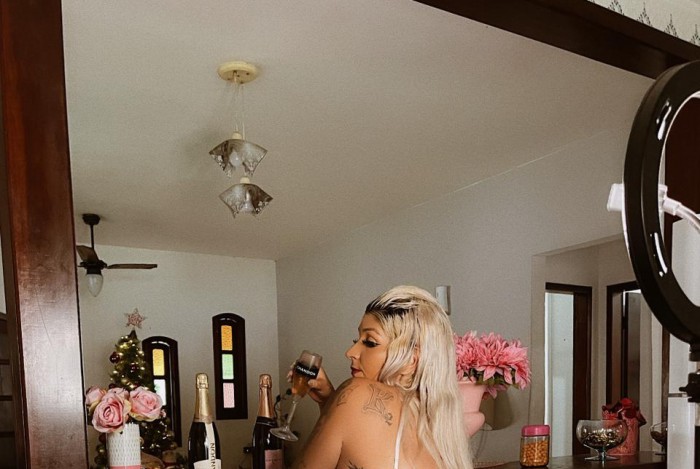 Isabella Cândido é gata da hora