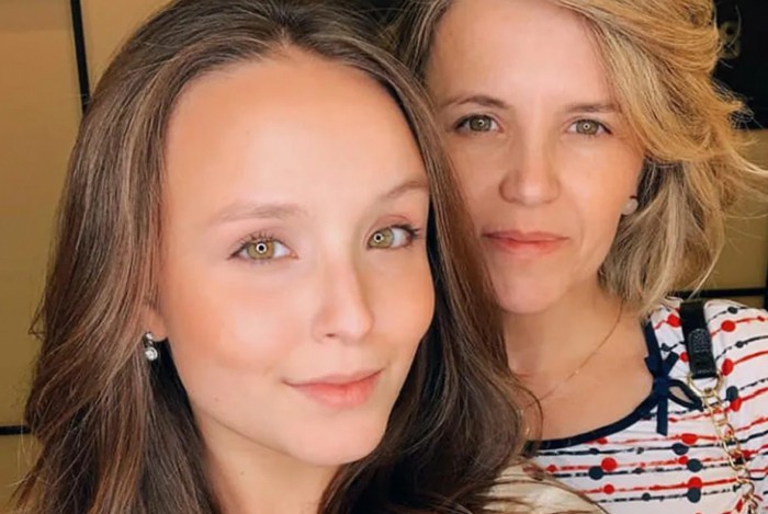 Larissa Manoela e a m&atilde;e Silvana