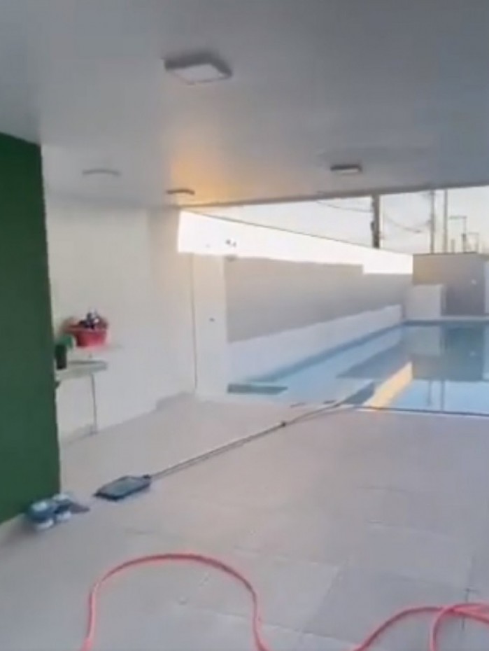 Pol&iacute;cia Civil prende chefe do tr&aacute;fico da comunidade do Caju
Traficante conhecido como 'Galinha' foi capturado em uma casa de luxo em Araruama