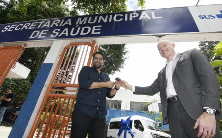 Nova Iguaçu recebeu van acessível para fazer transporte de pacientes