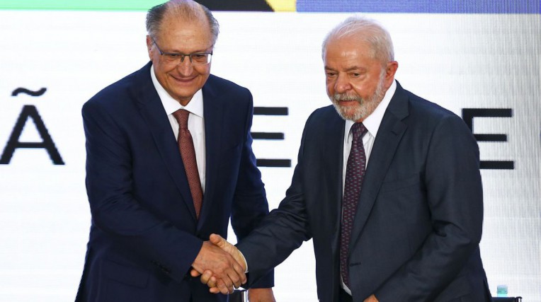 Alckmin: 'Lula est&aacute; sendo absolutamente fiel ao que falou na campanha  eleitoral' | Brasil | O Dia