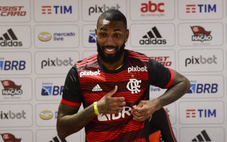 Novamente no Flamengo, Gerson comemora retorno 'para casa', rechaça frustração na Europa e defende futebol brasileiro