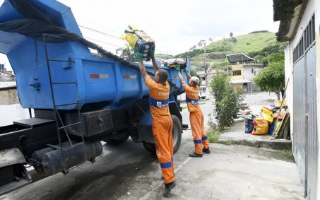 Empresa de Limpeza urbana recomenda descarte correto de resíduos em Nova Iguaçu