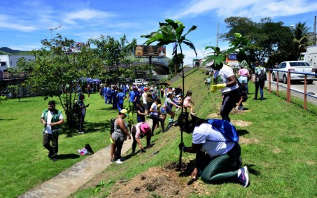 Nova Iguaçu recebe plantio de mudas de árvores em semana de aniversário